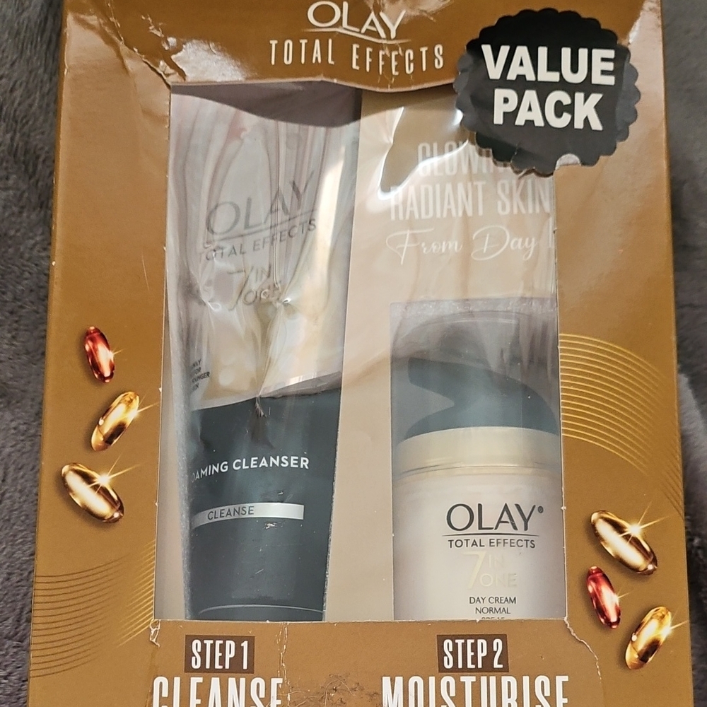 OLAY Total Effects Value Pack - Black Cleanser and Cream Moisturizer